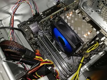 探秘電腦機(jī)箱內(nèi)部 認(rèn)識計算機(jī)主機(jī)核心硬件